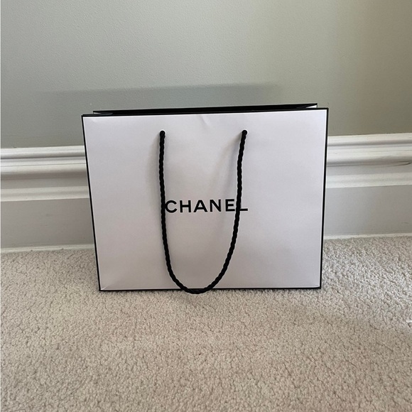 100% Authentic CHANEL Gift bag - Picture 3 of 5